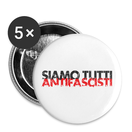 Buttons groß 56 mm (5er Pack) - Weiß Runde Buttons mit weiß-rotem Print „SIAMO TUTTI ANTIFASCISTI“ auf schwarzem Hintergrund. 56 mm Durchmesser, 5er Pack, metallisch glänzend mit Sicherheitsnadel.