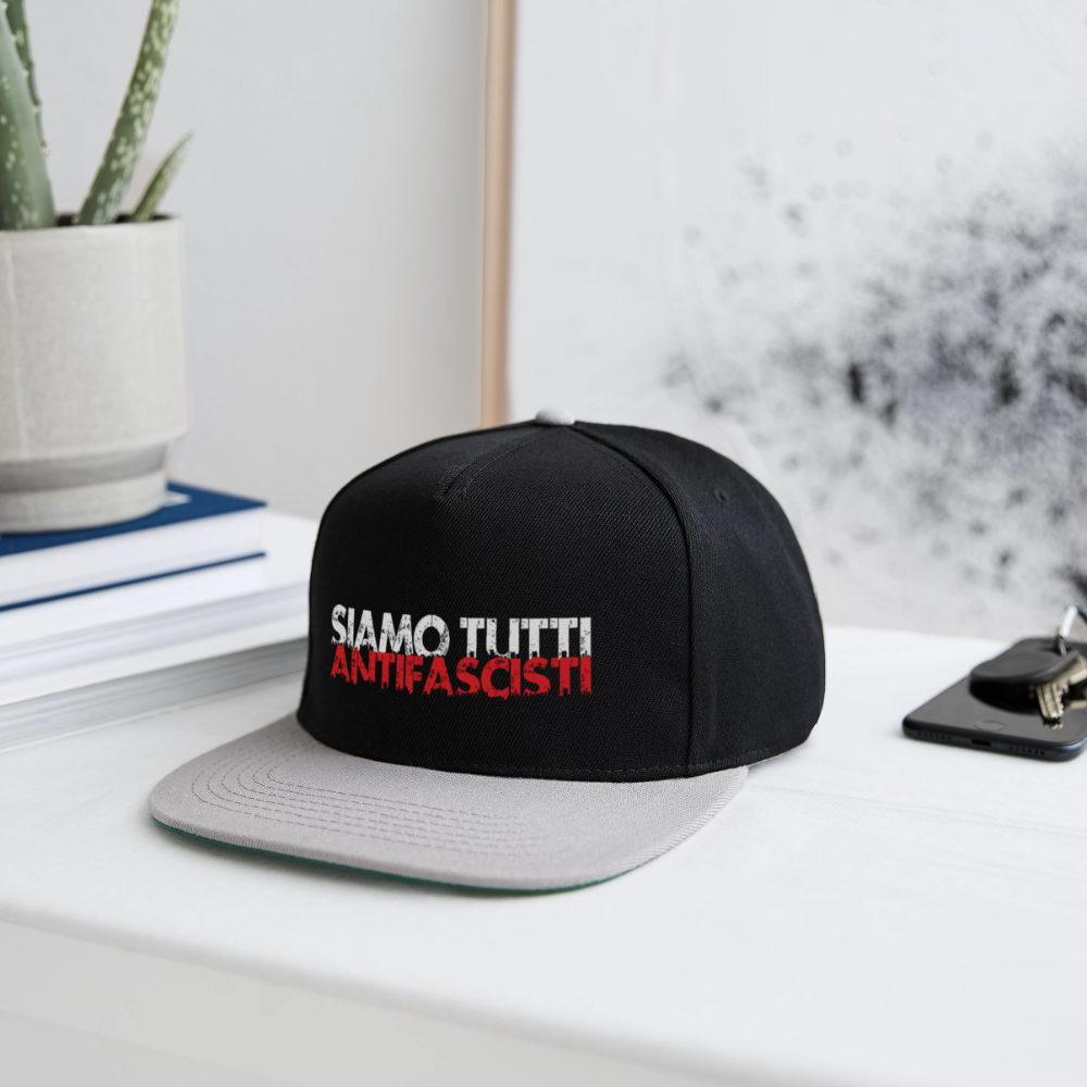 Snapback Cap - Siamo tutti antifacisti - Schwarz/Grau