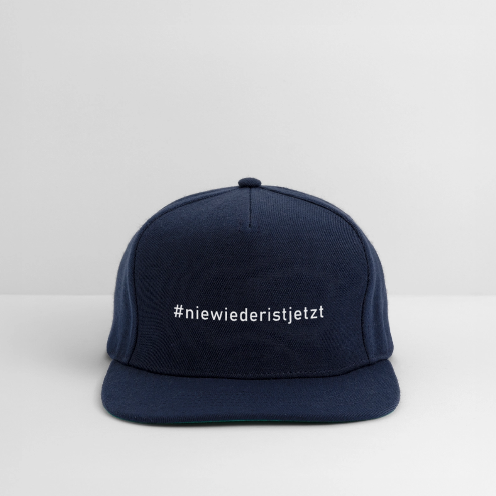 Basecap „Nie wieder ist jetzt“ mit geradem Schirm im Old School Style - Navy/Navy