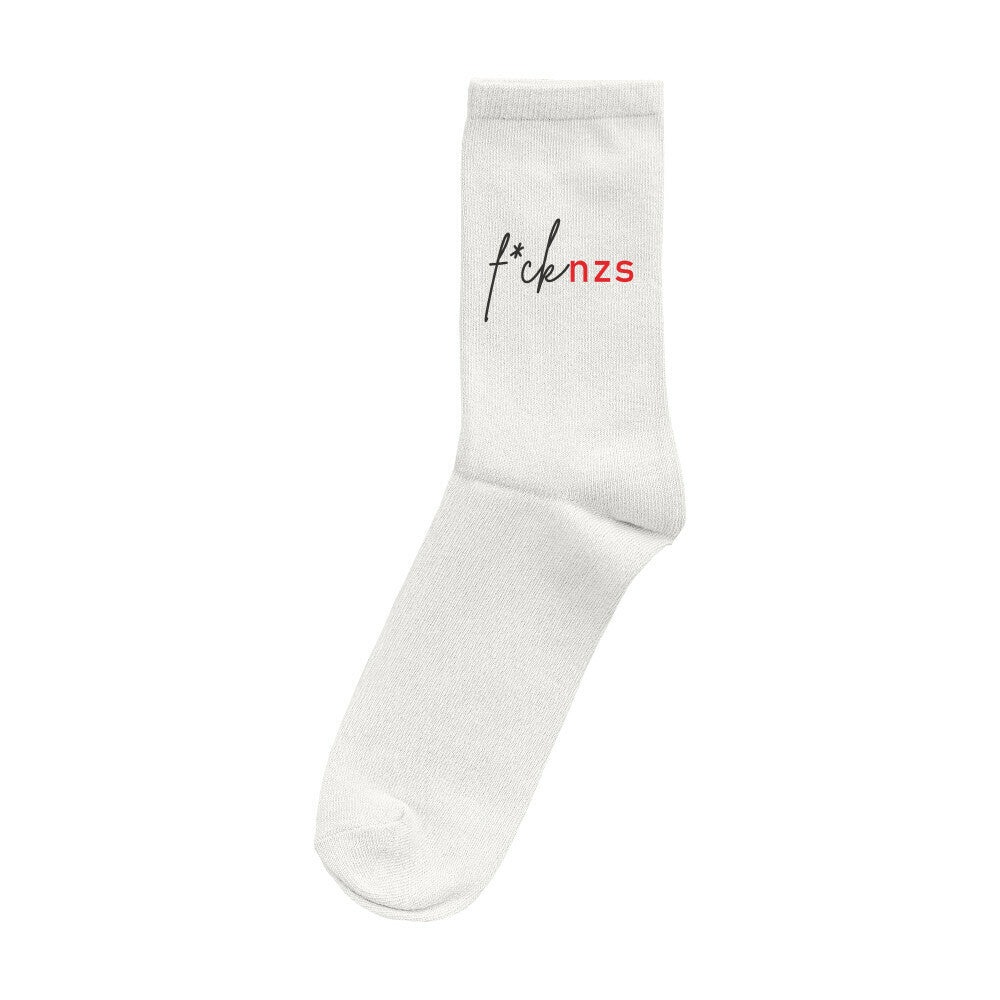 Weiße Socke mit schwarz-rotem ‚f*ck nzs‘‑Print – minimalistisches antifaschistisches Statement