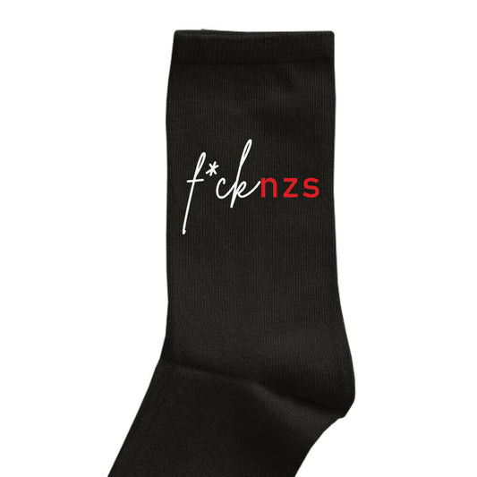 Schwarze Socke mit weiß-rotem ‚f*ck nzs‘‑Print