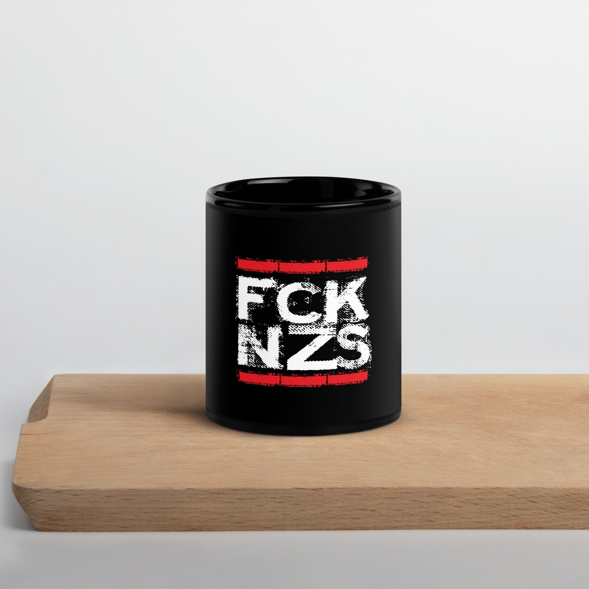Schwarze Keramiktasse FCK NZS weiß rote distressed Typografie 11 oz spülmaschinenfest
