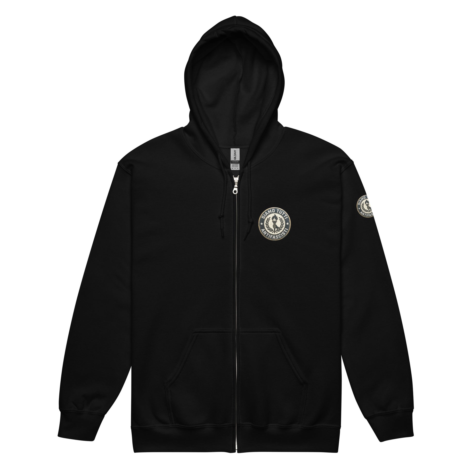 Schwarzer Unisex Zip‑Hoodie mit rundem Fackel‑ und Lorbeerkranz‑Emblem und dem Schriftzug „Siamo Tutti Antifascisti“.