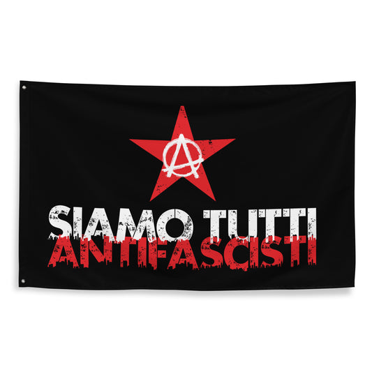 „Schwarze Flagge mit rotem Stern und weißem Anarcho-Symbol – Schriftzug ‚Siamo tutti antifascisti‘ in weiß und rot, antifaschistisches Statement für Demos und Fenster“