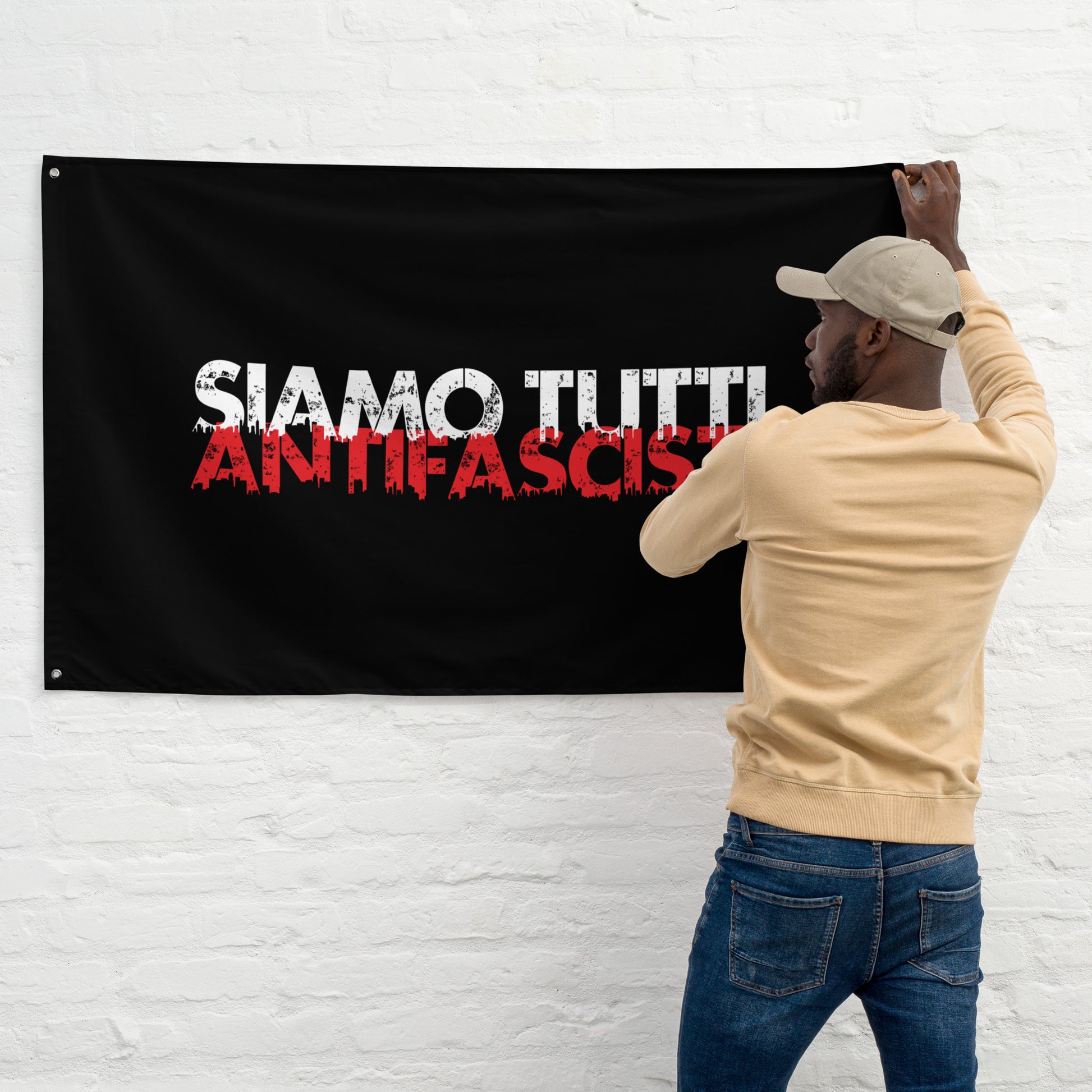 „Antifaschistische Statement‑Fahne mit italienischem Schriftzug“

