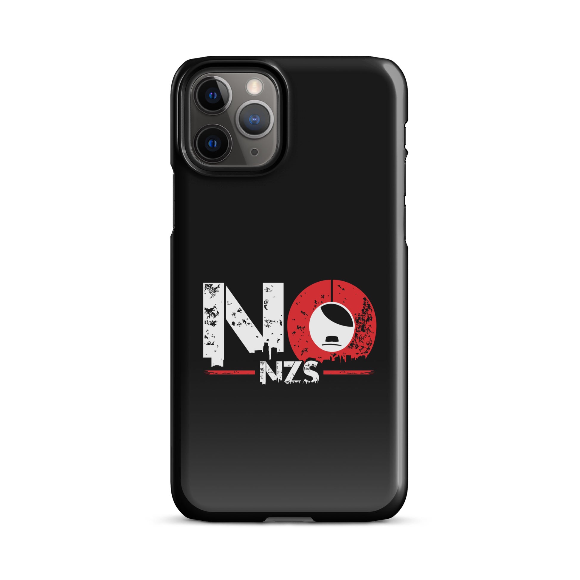 Schwarze Polycarbonat‑Hülle, Rückseite mit kontrastreichem „NO NZS“ Schriftzug; sichtbare Kameraaussparung und glatte Oberfläche.