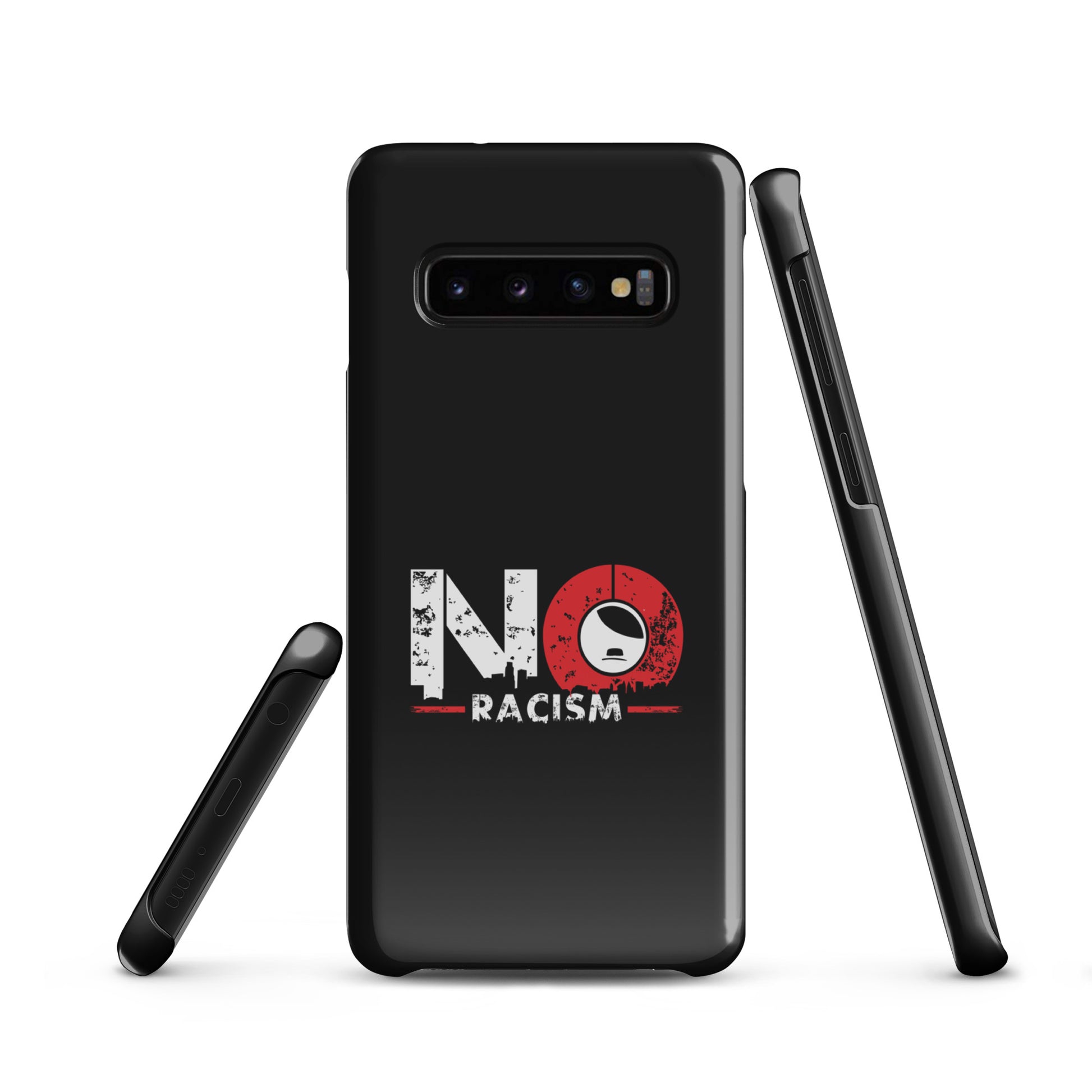 Schwarze Polycarbonat‑Hülle, Rückseite mit markantem „NO RACISM“ Schriftzug; sichtbare Kameraaussparung und glatte Oberfläche.
