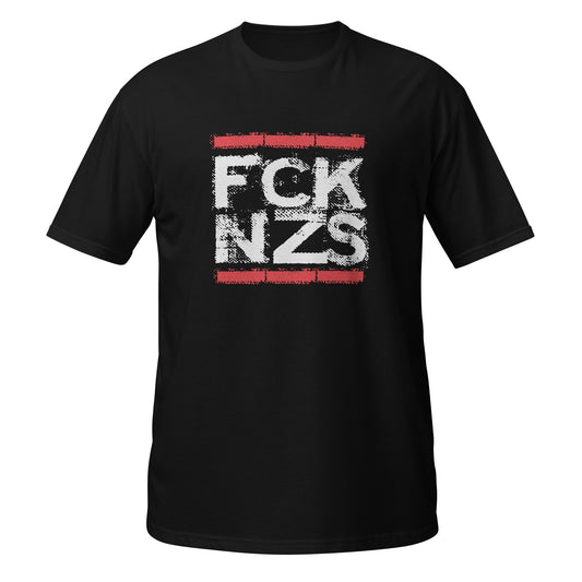 Schwarzes Unisex T‑Shirt mit weiß‑rotem FCK‑N‑Z‑S Schriftzug im Brick‑Design, Teil der Budget Friendly Line aus 100 % Baumwolle.
