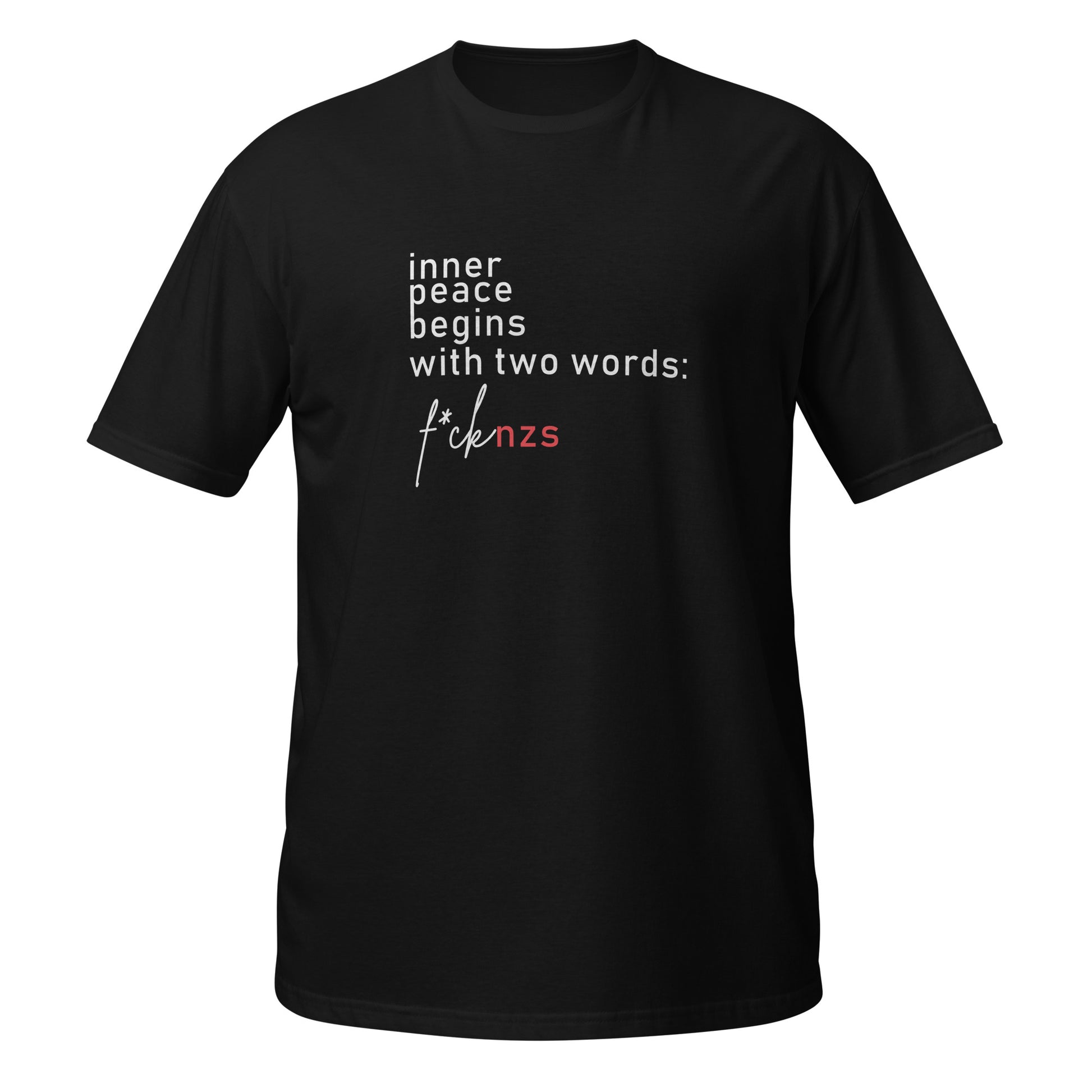 Schwarzes Unisex‑T‑Shirt mit vertikal angeordnetem weißen Text „inner peace begins with two words:“ und dem Abschluss „f*ck nzs“ in roter Blockschrift und weißer Script‑Schrift. Das Design vermittelt eine klare antifaschistische Haltung.

