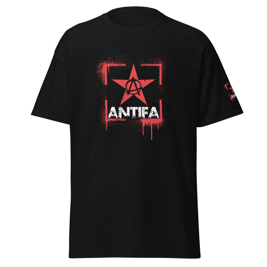 Frontansicht: Antifa T-Shirt mit rotem Stern und Anarchie-Symbol auf der Brust, darunter „ANTIFA“-Schriftzug

