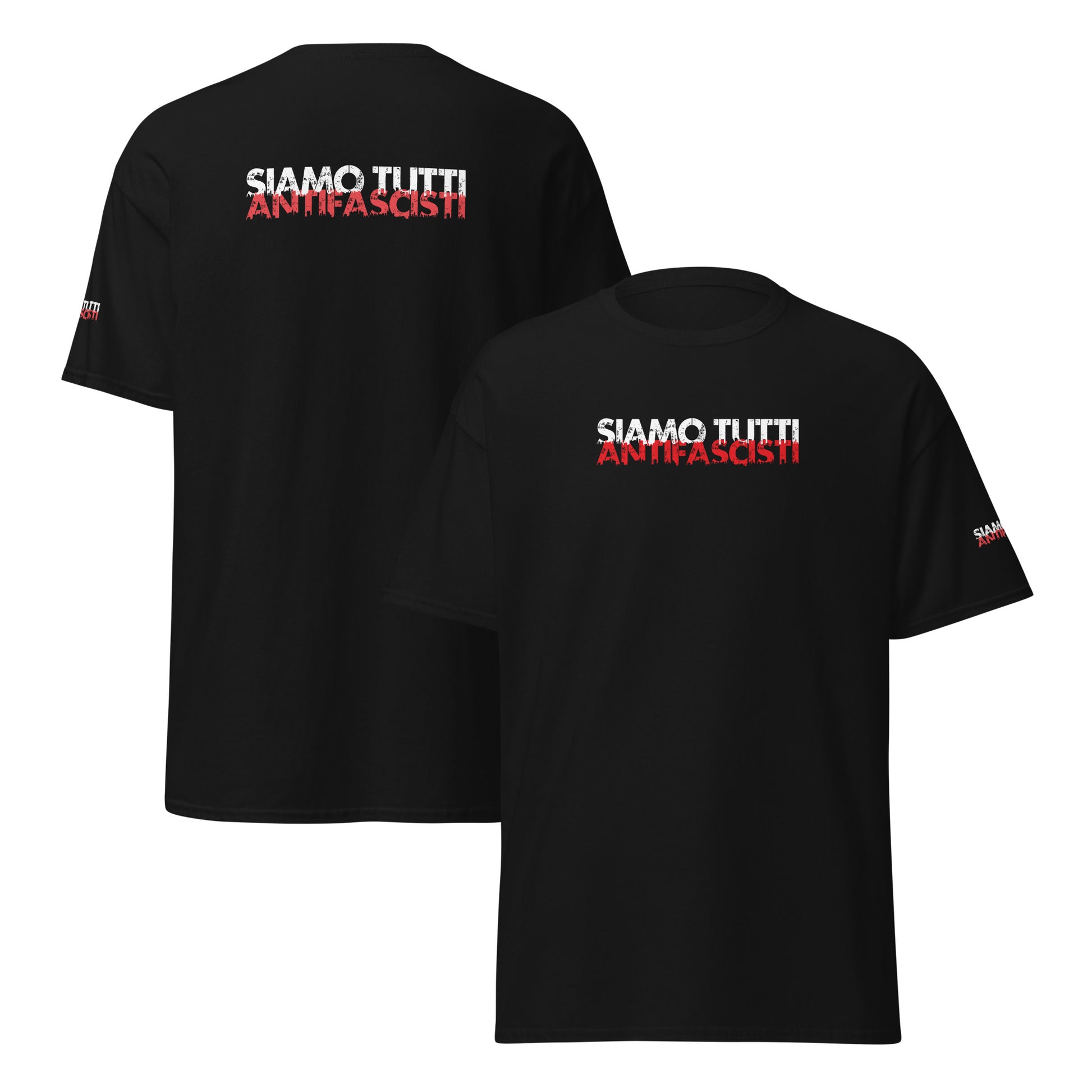 Zwei schwarze Unisex-T-Shirts mit dem Statement „SIAMO TUTTI ANTIFASCISTI“ in weiß-rotem, distressed Schriftstil. Der Schriftzug erscheint groß auf Brust und Rücken; zusätzlich kleiner auf dem linken Ärmel. Beide Shirts sind flach dargestellt – eines zeigt die Vorderseite, das andere die Rückseite.