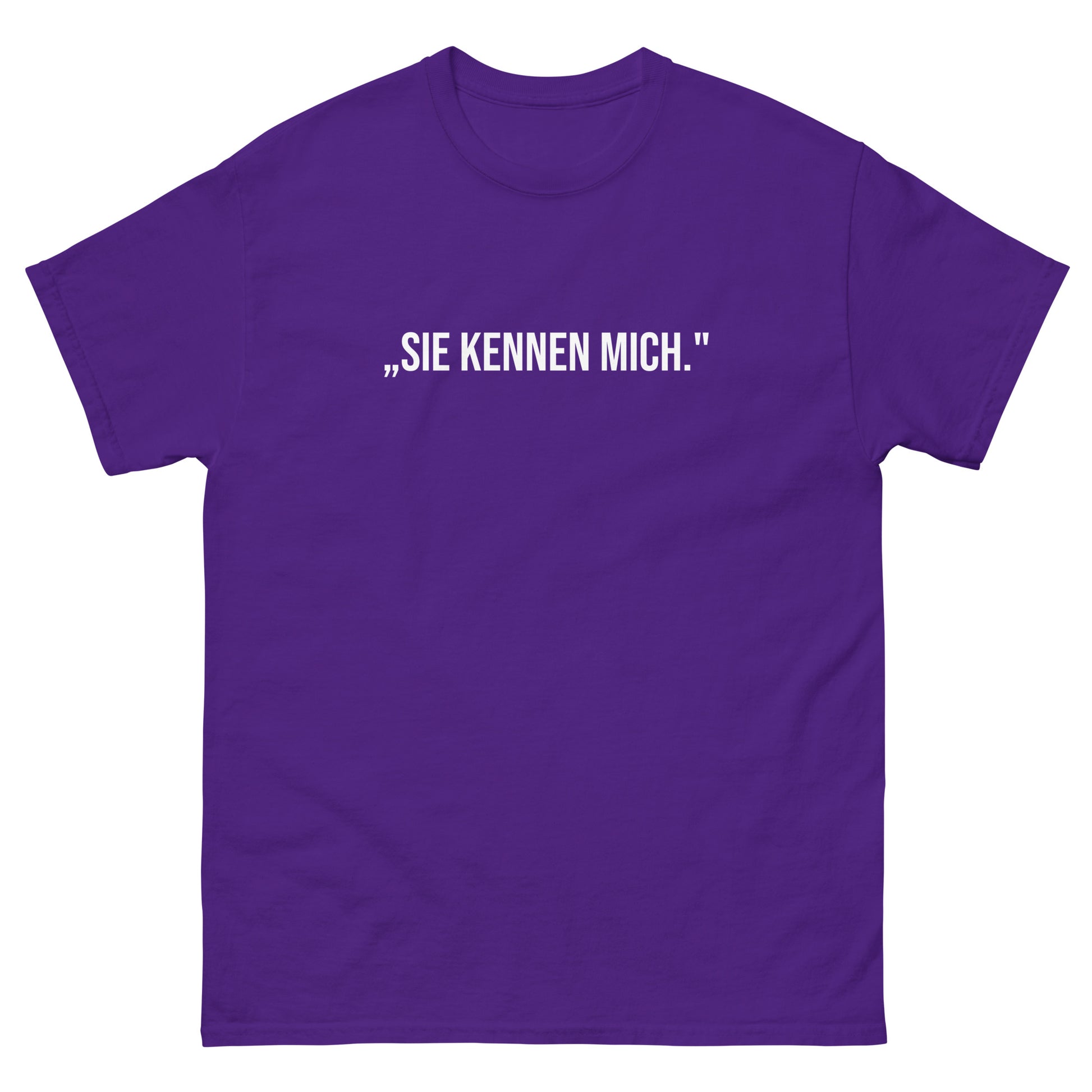 „Lila Herren T‑Shirt mit dem Aufdruck Sie kennen mich. aus der Angela‑Merkel‑Comeback‑Kollektion.“