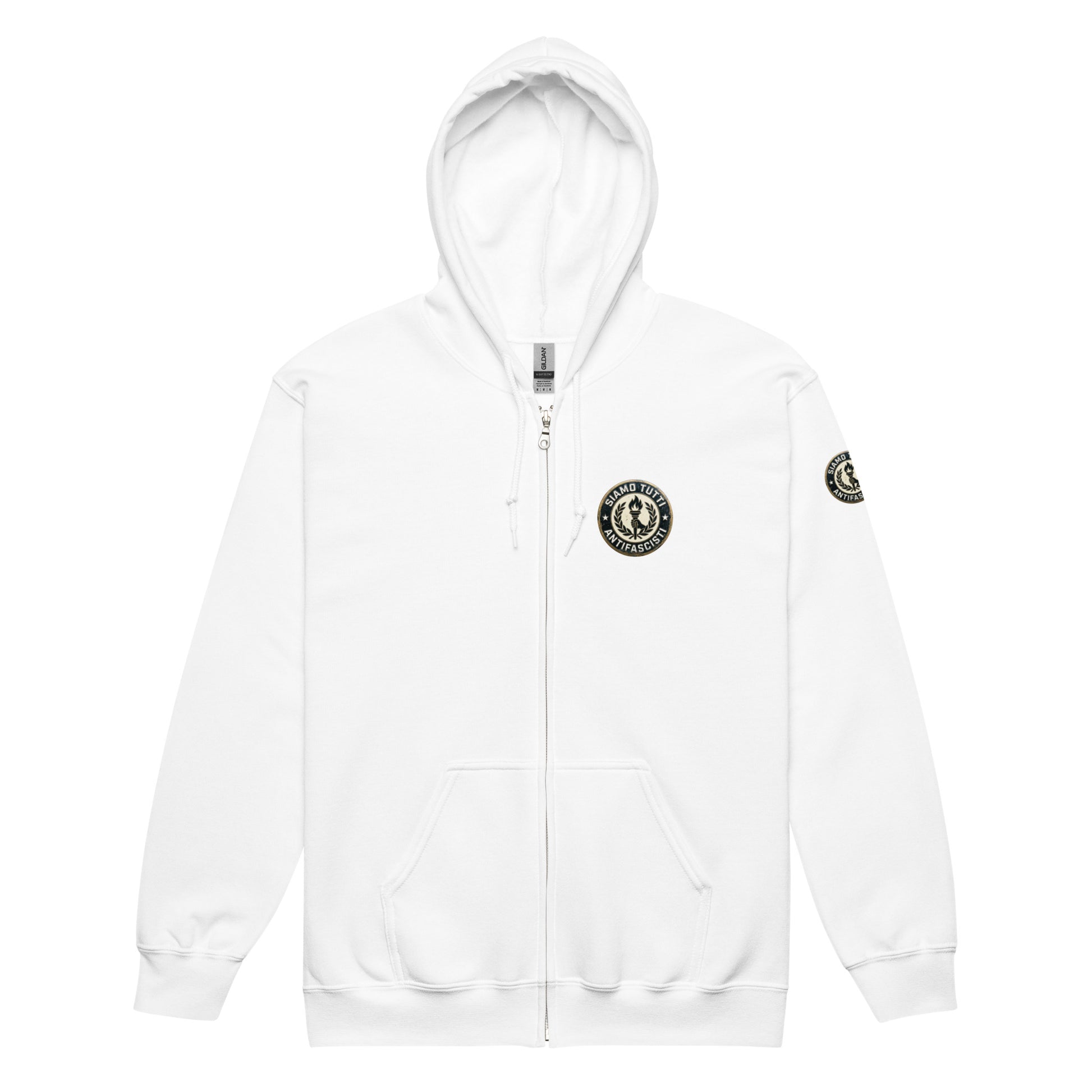 Weißer Unisex Zip‑Hoodie mit rundem Fackel‑ und Lorbeerkranz‑Emblem und dem Schriftzug „Siamo Tutti Antifascisti“.