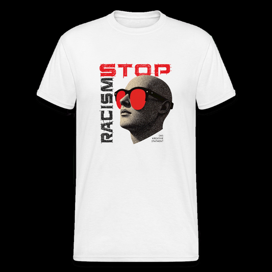 Weißes T-Shirt mit einer graustufigen Illustration eines Kopfes, der große rote Sonnenbrillen trägt. Oben steht in fetter roter Schrift „STOP“, teilweise überlagert von dem schwarzen, vertikal verlaufenden Wort „RACISM“ auf der linken Seite. Unten rechts neben dem Kopf befindet sich der Schriftzug „BLACK LIVES MATTER“. 