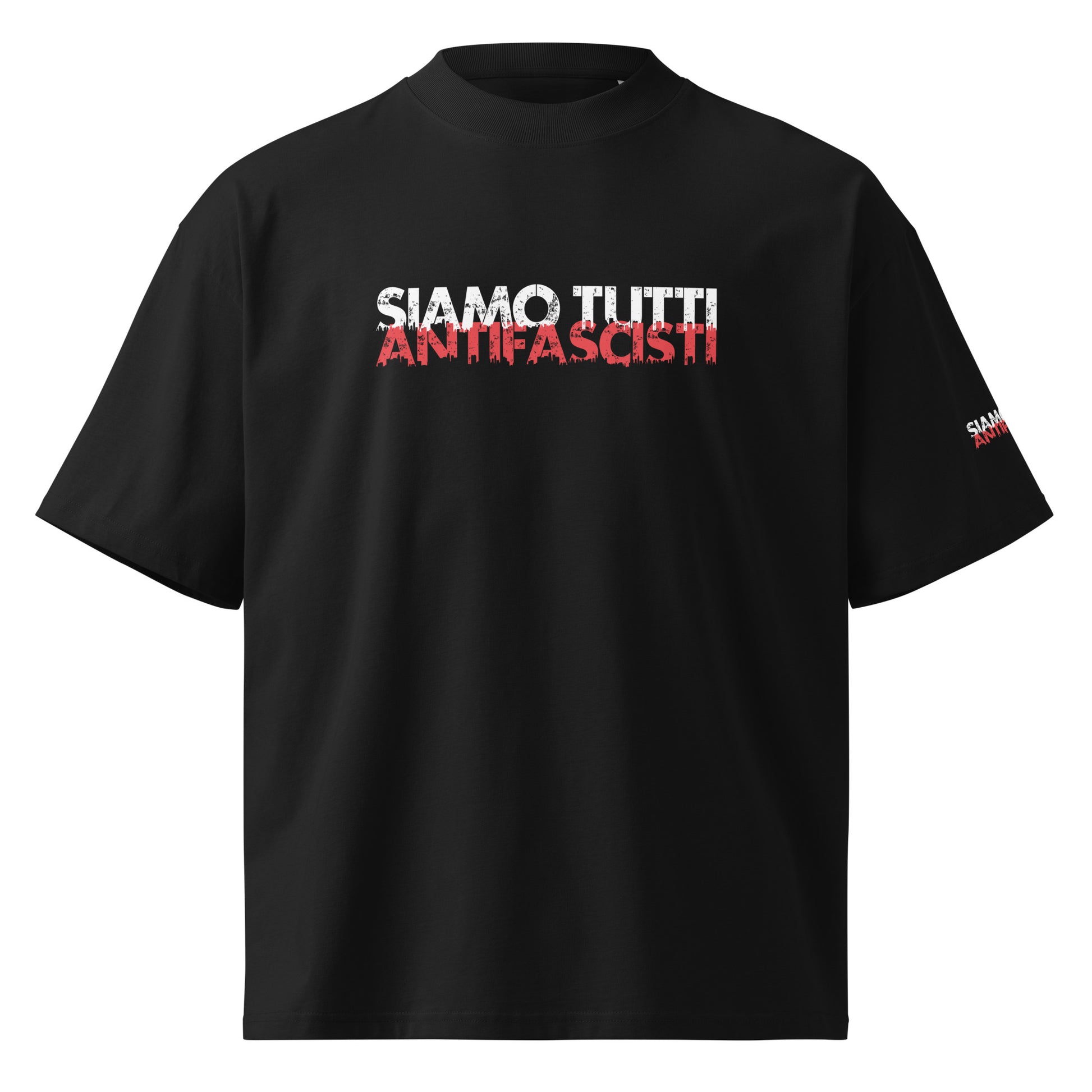 Schwarzes Unisex T-Shirt mit dem Statement „SIAMO TUTTI ANTIFASCISTI“ in weiß-roter, distressed Schrift auf Vorderseite, Rückseite und linkem Ärmel.