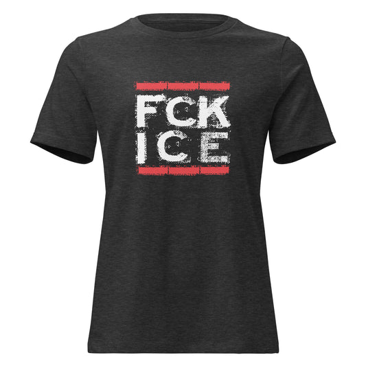 FCK ICE T‑Shirt für Frauen, graues Shirt mit rotem Backstein‑Print und weißem distressed Schriftzug

